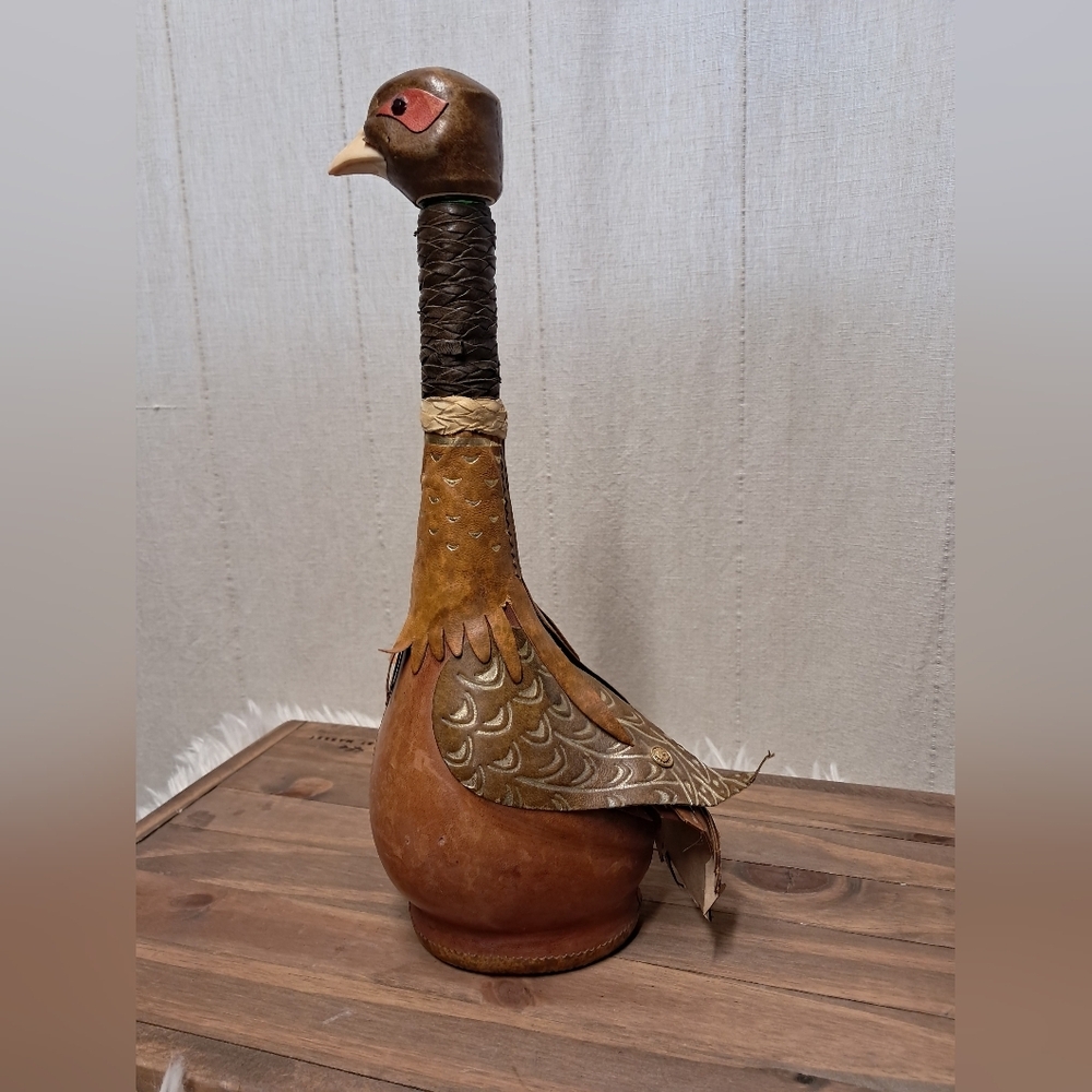 Vintage Italian Pigeon Decanter - Picture 2 of 7